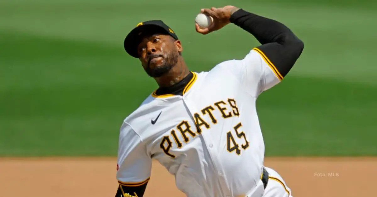 Aroldis Chapman lanzando con Pittsburgh Pirates en MLB 2024