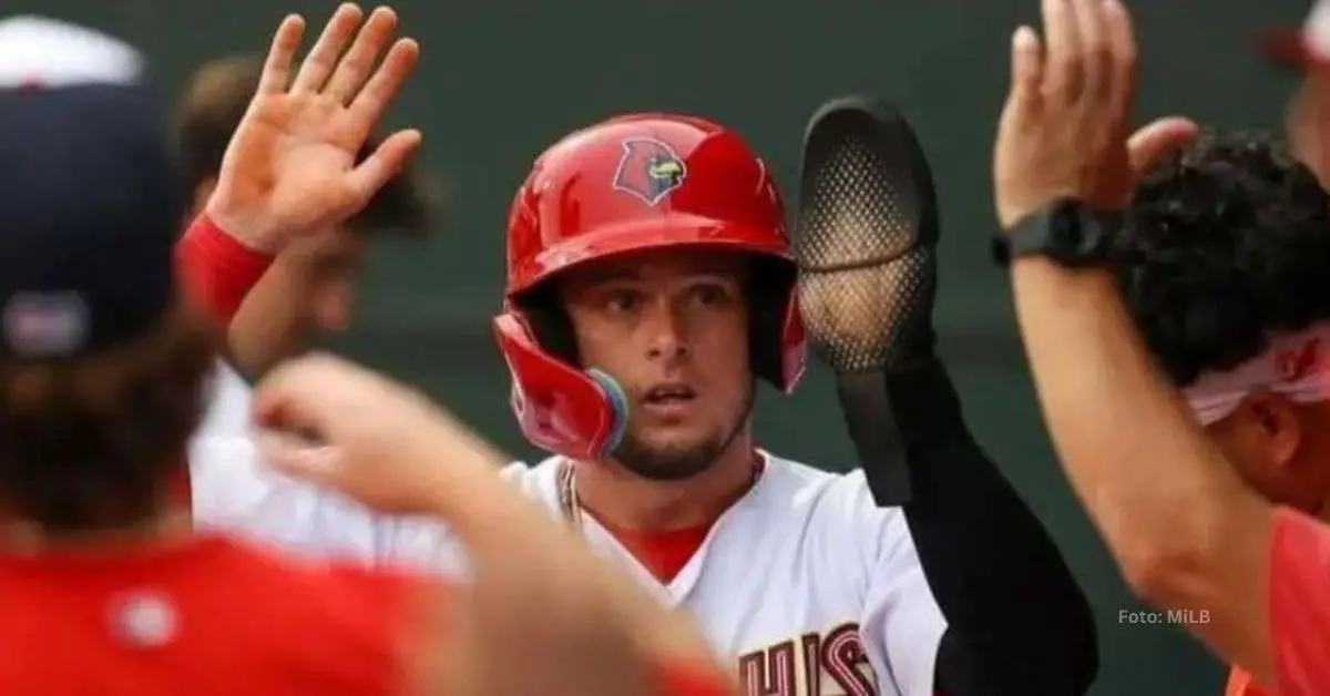 César Prieto celebrando con el uniforme de St. Louis Cardinals en MiLB