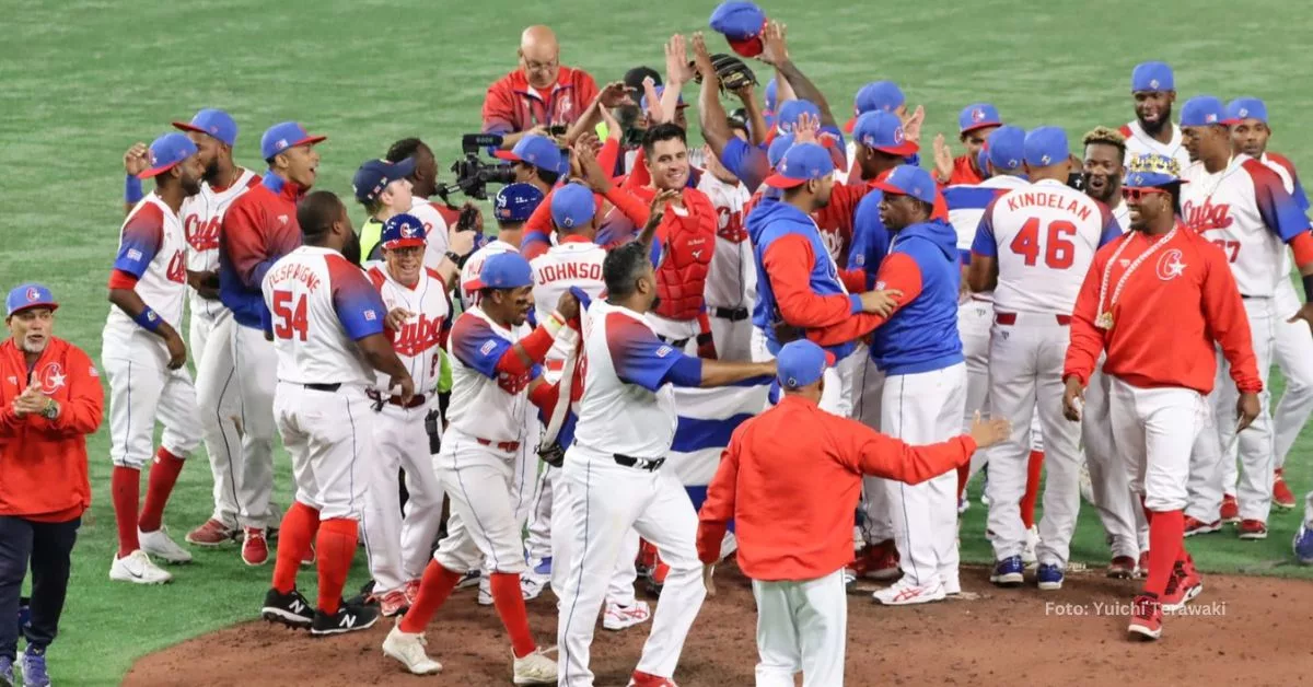 Equipo de Cuba celebrando tras conseguir una victoria