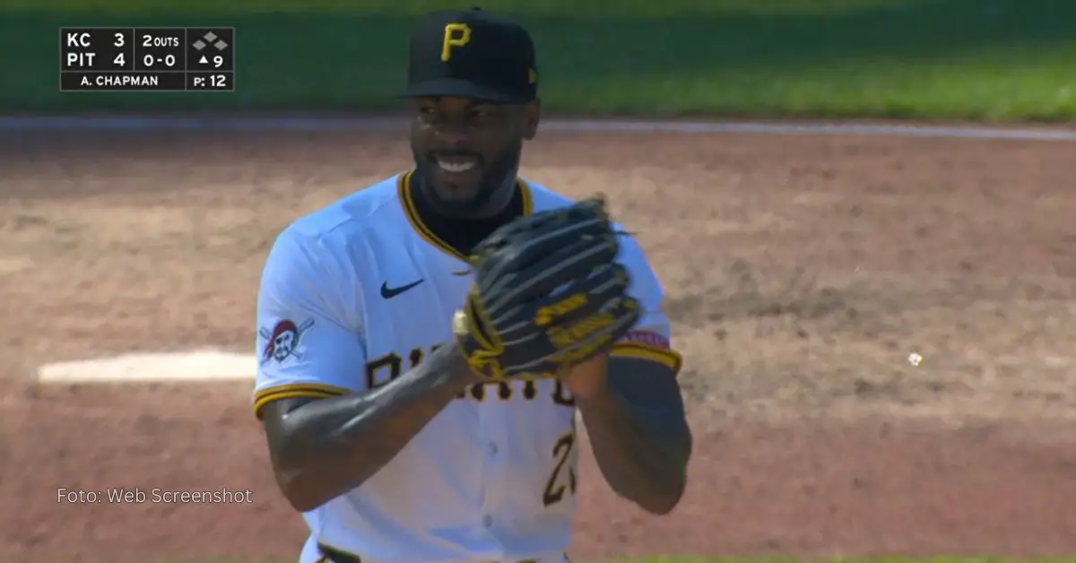 Aroldis Chapman celebrando el juego salvado con Pittsburgh