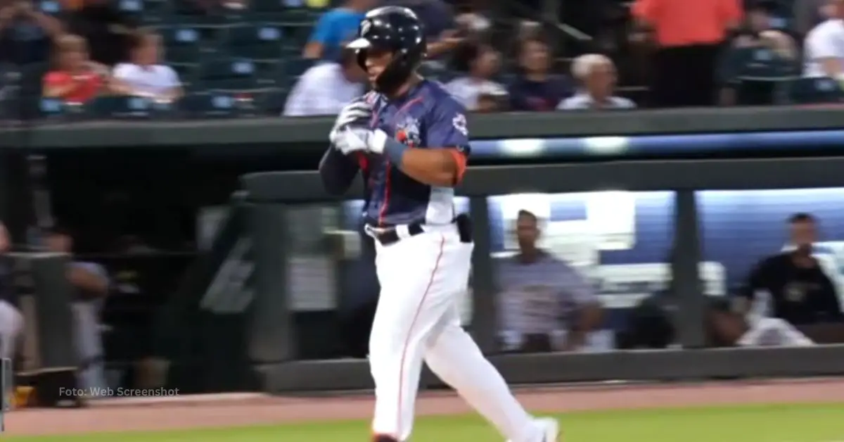 Pedro León llegando al home tras jonrón Sucursal Triple-A de Houston Astros