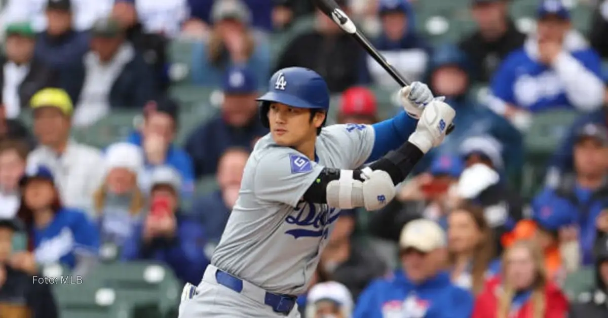 Shohei Ohtani en su posición de bateo con el uniforme de Los Angeles Dodgers en MLB